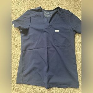 Figs scrub top